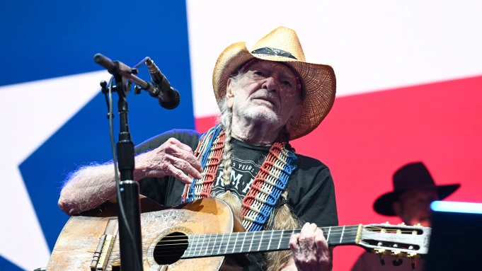  Willie Nelson a híres hollywoodi Bowlban dupla koncerttel ünnepli  90. születésnapját   