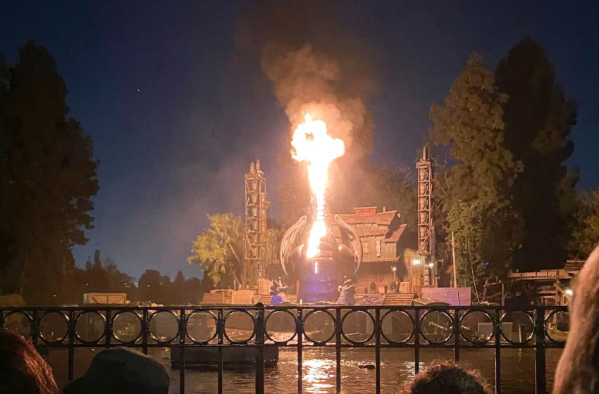  Disneylandben egy show alatt kigyulladt a sárkány