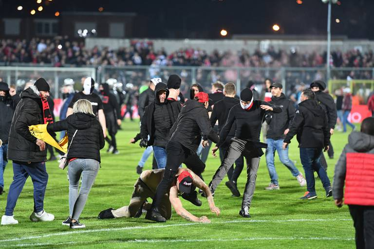  Új futballtörvény lép életbe a rasszizmus és a huliganizmus ellen a belga stadionokban