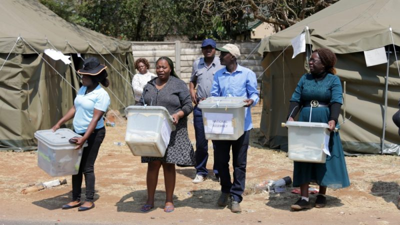  Zimbabwe választási megfigyelőket tartóztatott le