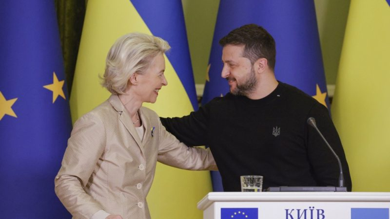  Kijevben von der Leyen üdvözölte Ukrajna “kiváló fejlődését” az EU bővítéséről szóló jelentés előtt