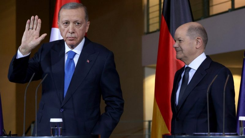  Törökország beteszi a lábát az európai választásba: Recep Tayyip Erdoğan elnök török AKP pártja indul a németországi európai parlamenti választásokon