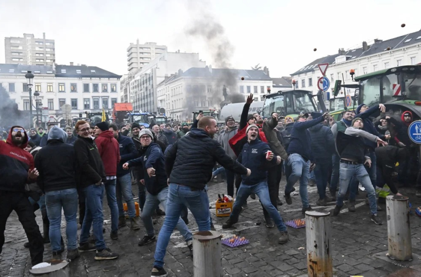  A farmerek demonstrációja Franciaországban célhoz ért