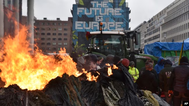  A farmerek égetik fel az EU-t!