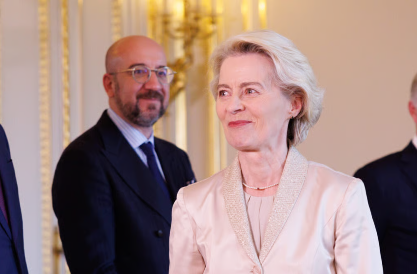  Charles Michel továbbra is azon mesterkedik, hogyan állítsa félre von der Leyen-t: a görög miniszterelnöknek juttatná a Bizottság elnöki pozícióját