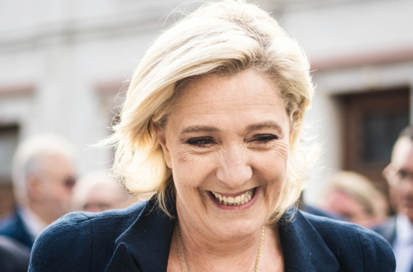  Le Pen Barniera ereszthetné csahos kutyáit, de egyelőre kivár