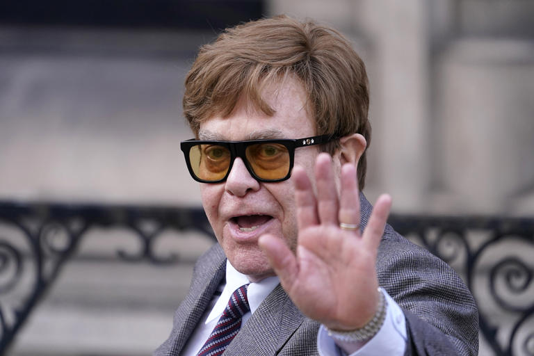  Elton John elvesztette a látását, küszködik, hogy láthassa új színpadi musicaljét