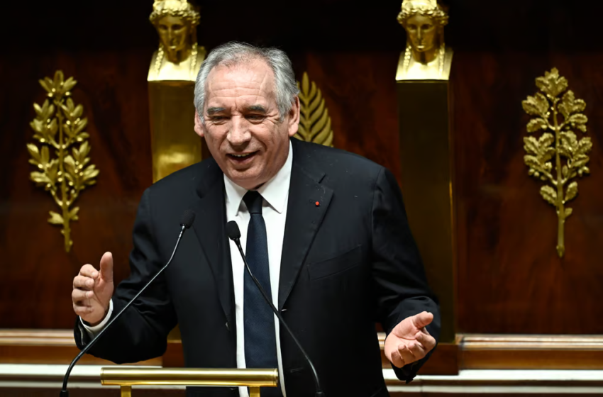 Bayrou francia miniszterelnök a szélsőjobboldalnak köszönhetően élte túl az eddigi két bizalmatlansági szavazást