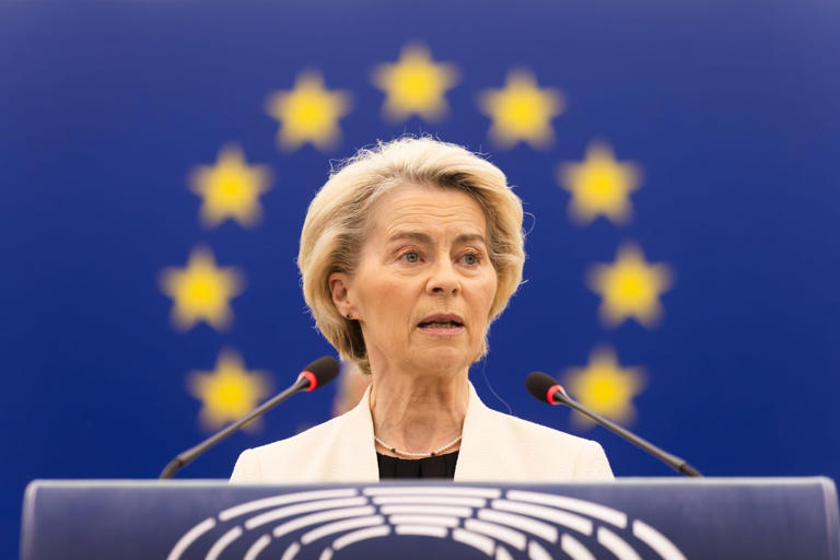 Von der Leyen repülővel ment a 200 km-re lévő Luxemburgba Európa Nap-ot ünnepelni