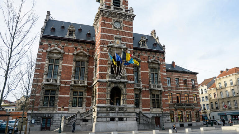 Ismét lövöldözés volt Anderlechtben: egy éjszaka is nyitva tartó boltra lőttek, néhány méterre a városházától