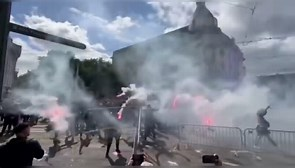 Könnygáz és letartóztatások: a huligánok elleni tüntetés összecsapássá vált Brüsszel belvárosában